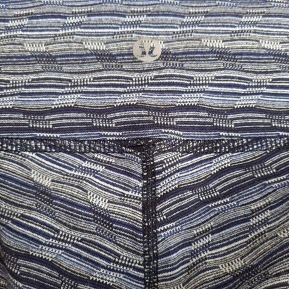LULULEMON Athletic Crop Leggings Blue & White Sz 8 Flawed - Picture 9 of 11